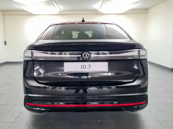VW ID.7 (6/18)