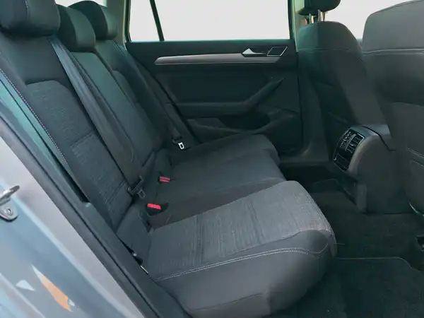 VW PASSAT VARIANT (15/16)