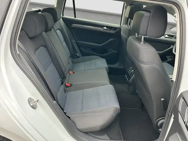 VW PASSAT VARIANT (15/16)