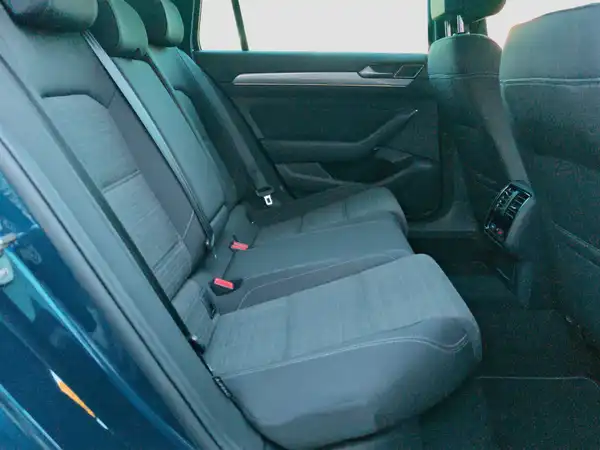 VW PASSAT VARIANT (15/16)