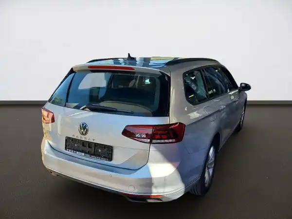 VW PASSAT VARIANT (3/4)