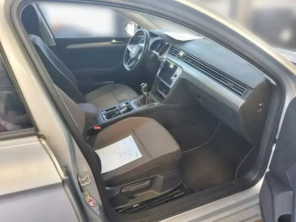 VW PASSAT VARIANT (4/4)