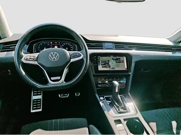 VW PASSAT VARIANT (10/16)