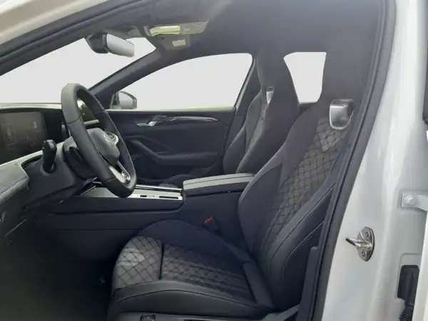 VW PASSAT (8/17)