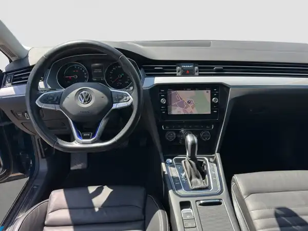 VW PASSAT VARIANT (10/17)