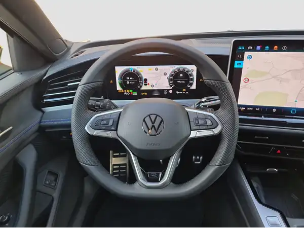 VW PASSAT (11/16)