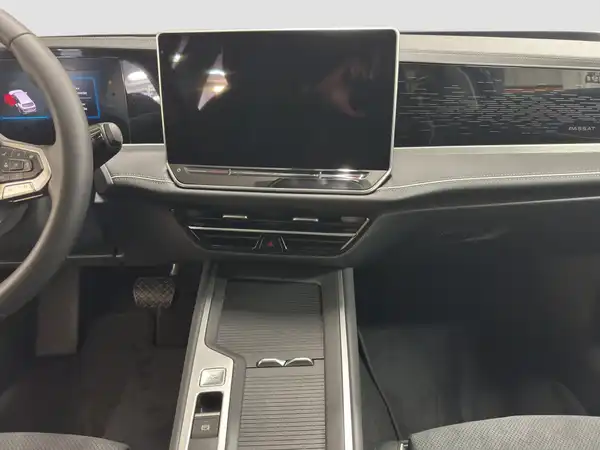 VW PASSAT (12/17)