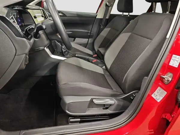 VW POLO (8/17)