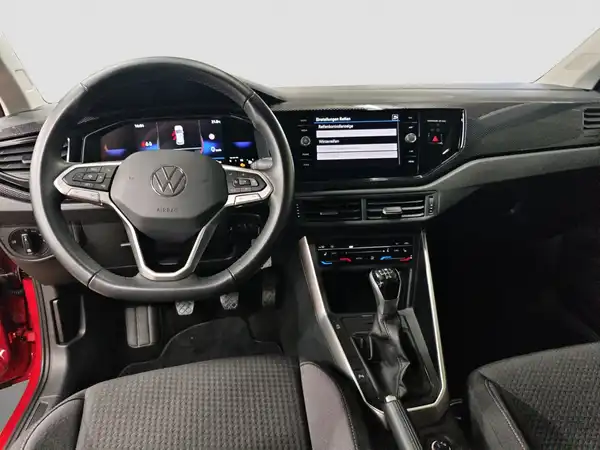 VW POLO (10/17)