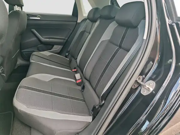 VW POLO (9/16)