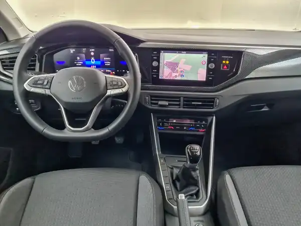VW POLO (11/18)