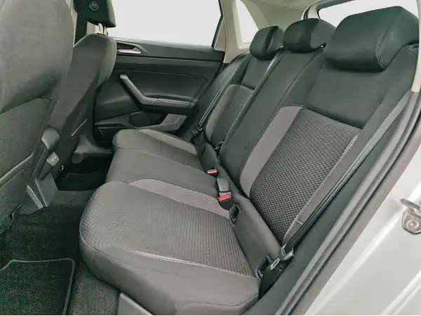 VW POLO (9/16)