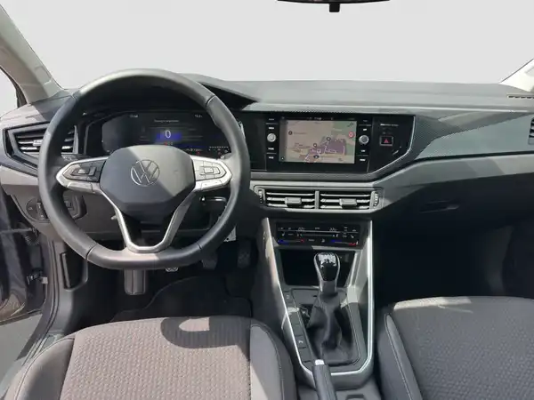 VW POLO (10/16)