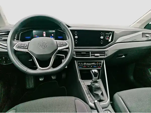 VW POLO (10/16)