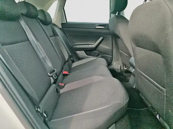 VW POLO (15/16)