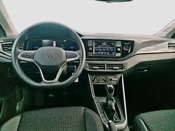 VW POLO (10/16)