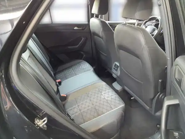VW T-ROC (6/7)