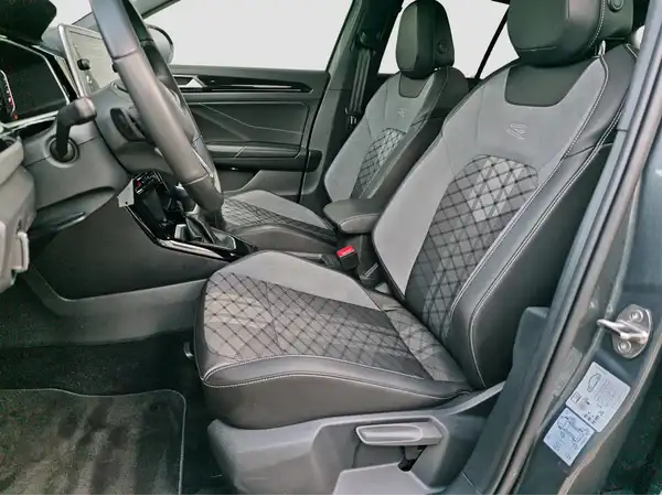 VW T-ROC (8/16)