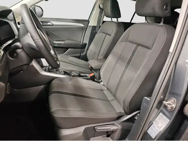 VW T-ROC (8/16)