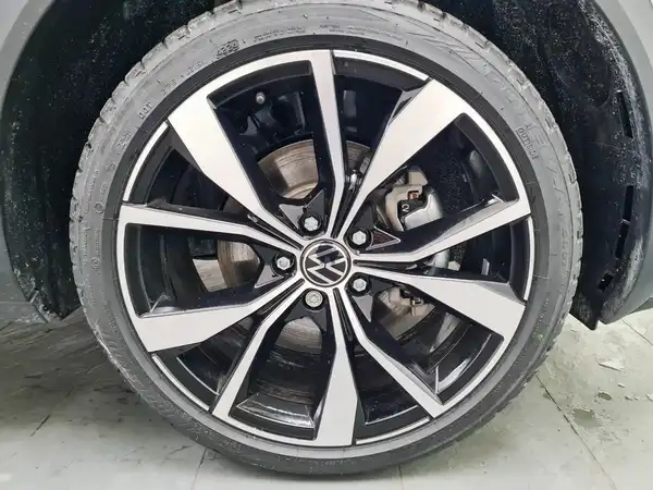 VW T-ROC (15/18)