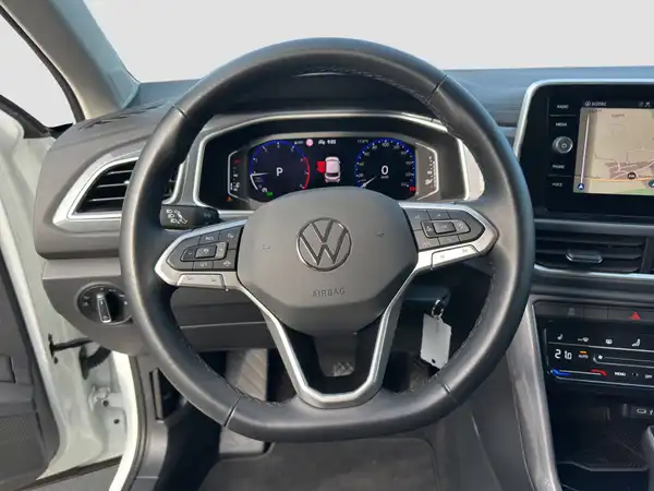 VW T-ROC (10/15)