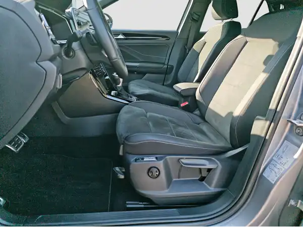 VW T-ROC (8/16)