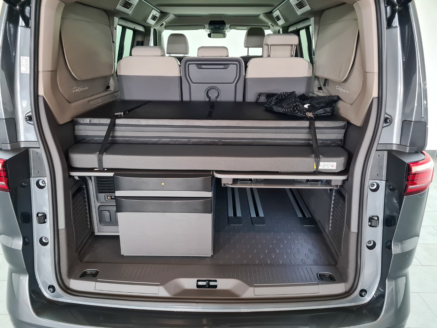 VW CALIFORNIA (12/19)