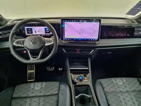 VW TIGUAN (13/18)