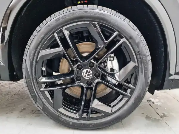 VW TIGUAN (10/18)