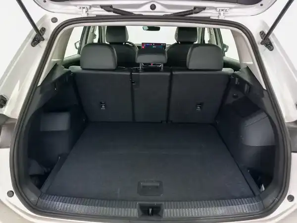 VW TIGUAN (13/18)
