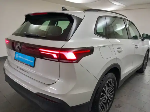 VW TIGUAN (15/18)