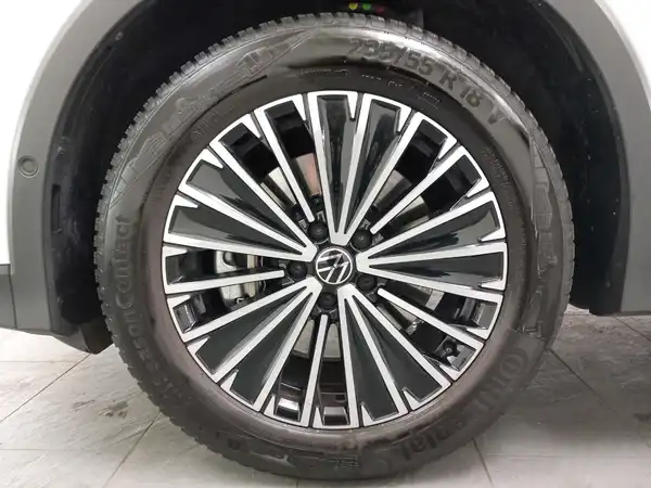 VW TIGUAN (16/18)