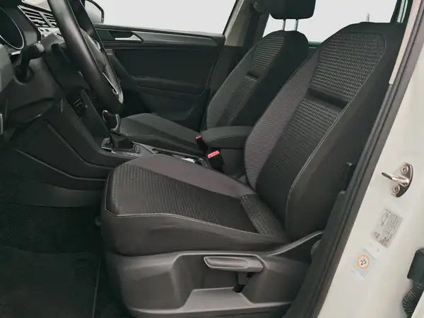 VW TIGUAN (8/16)
