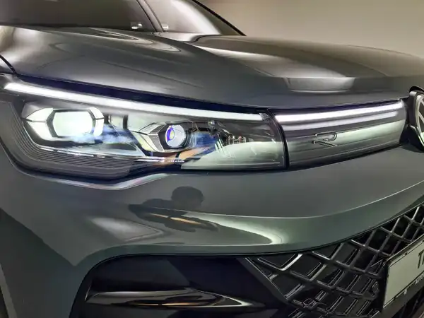 VW TIGUAN (13/18)