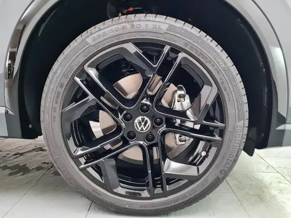 VW TIGUAN (15/18)