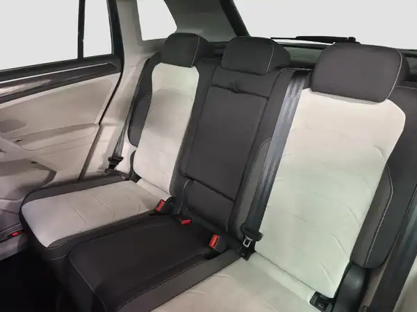 VW TIGUAN (9/16)