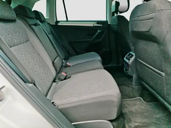 VW TIGUAN (15/16)