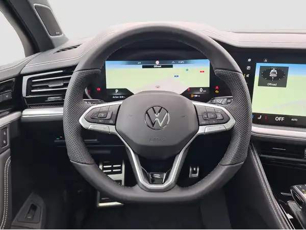 VW TOUAREG (11/17)