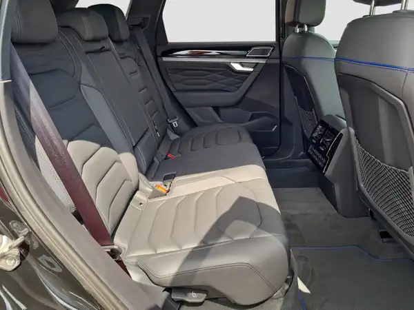 VW TOUAREG (15/16)