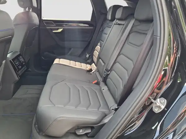 VW TOUAREG (9/16)
