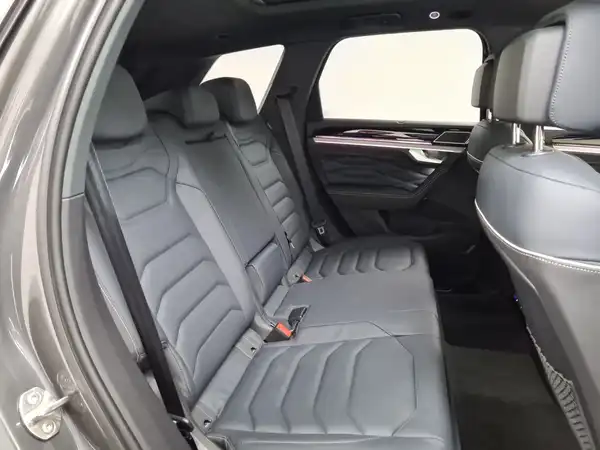 VW TOUAREG (16/18)