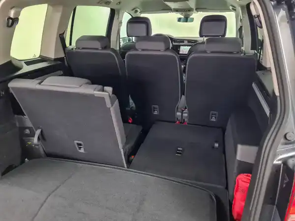 VW TOURAN (11/20)