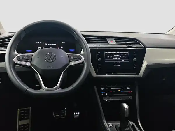 VW TOURAN (10/16)
