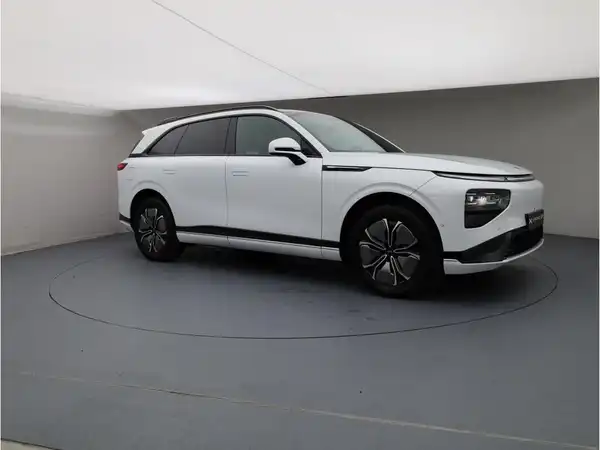 XPENG G9 (8/31)