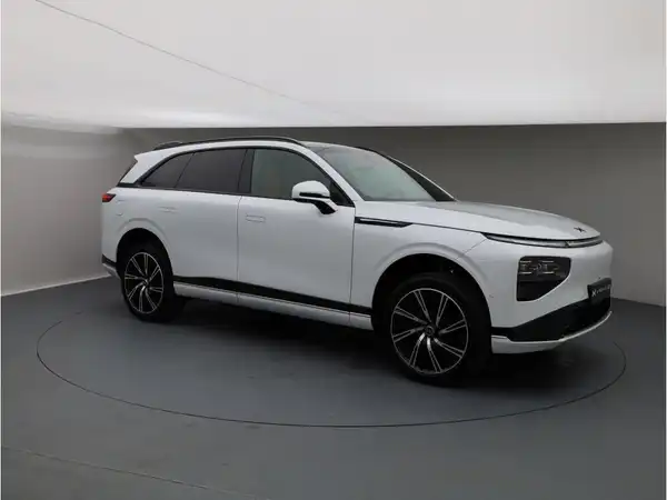 XPENG G9 (8/30)