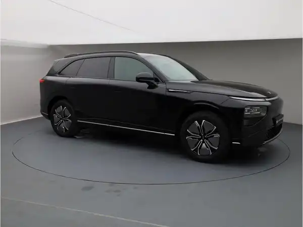 XPENG G9 (8/28)