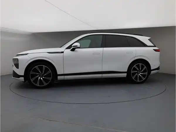 XPENG G9 (2/28)