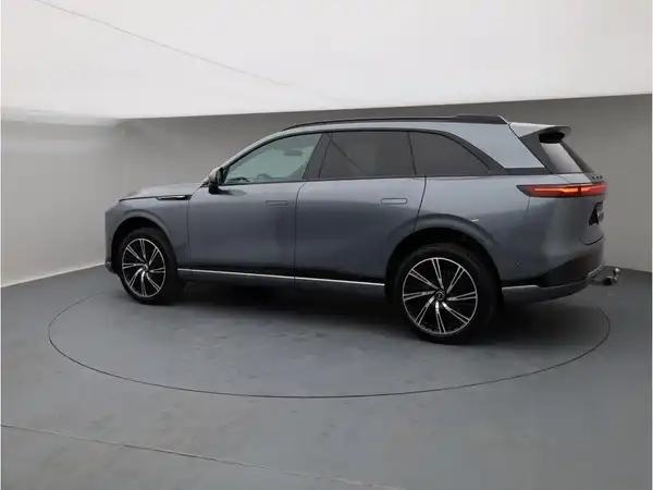 XPENG G9 (4/27)