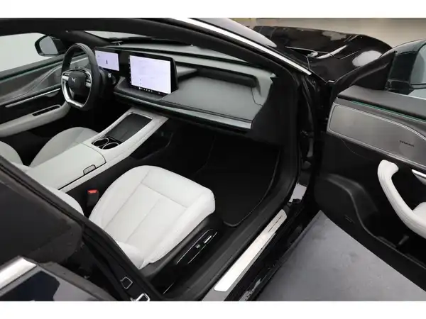 XPENG P7 (13/30)