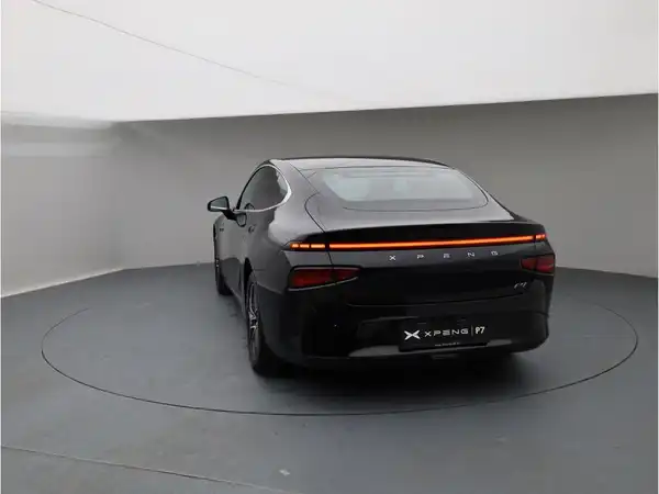 XPENG P7 (5/30)